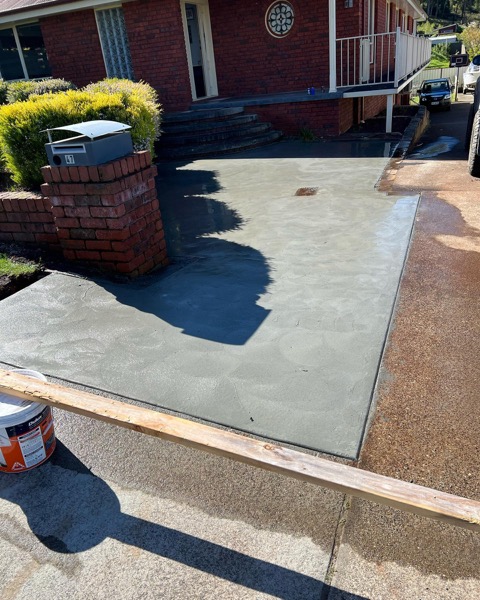 An exposed aggregate concrete path and slab by TJC Building