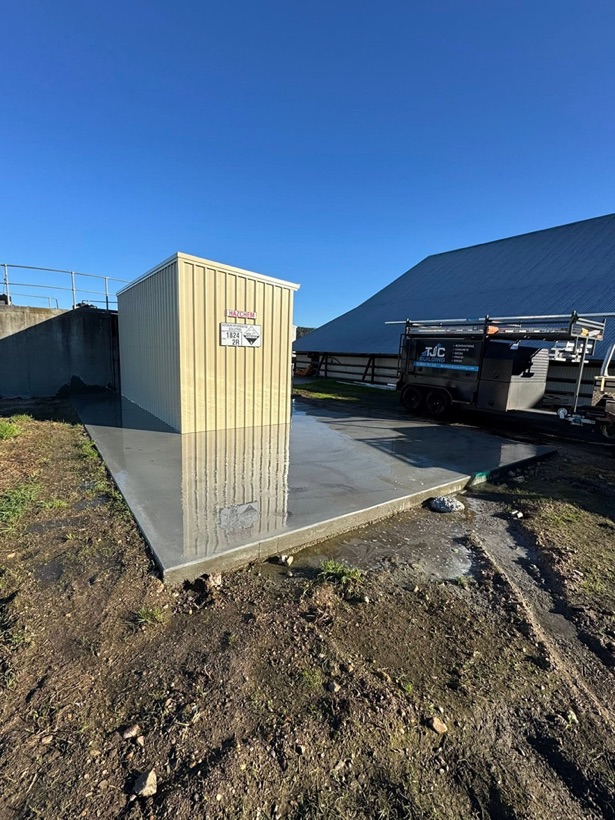 A commercial concrete pad and covered store built by TJC Building